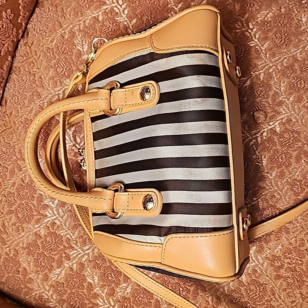 Henri Bendel Centennial Barrel Two-Way Satchel w/ Mirror - Picture 9 of 17